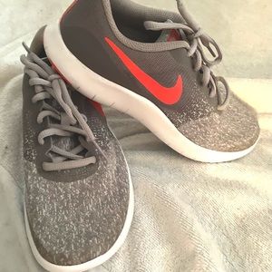 Brand New Nike Flex Contact -5Y